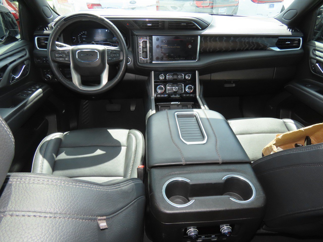 Used 2023 GMC Yukon XL Denali w/ Denali Reserve Package AWD/4WD image 26