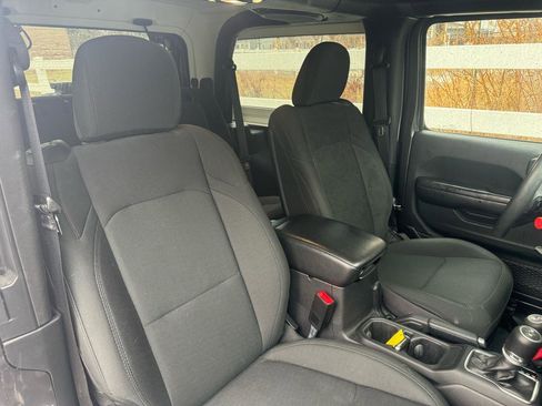 Used 2019 Jeep Wrangler Sport image 34