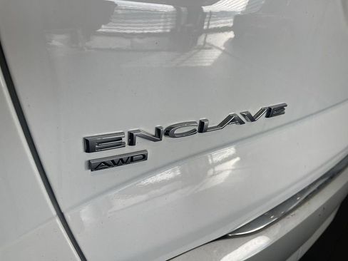 Used 2023 Buick Enclave Essence image 3