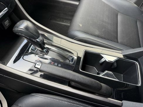 Used 2017 Honda Accord Sport image 25