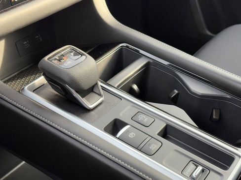 Used 2025 Nissan Pathfinder SV image 20