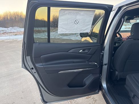 New 2025 Chevrolet Traverse LT w/ Midnight/Sport Edition image 46