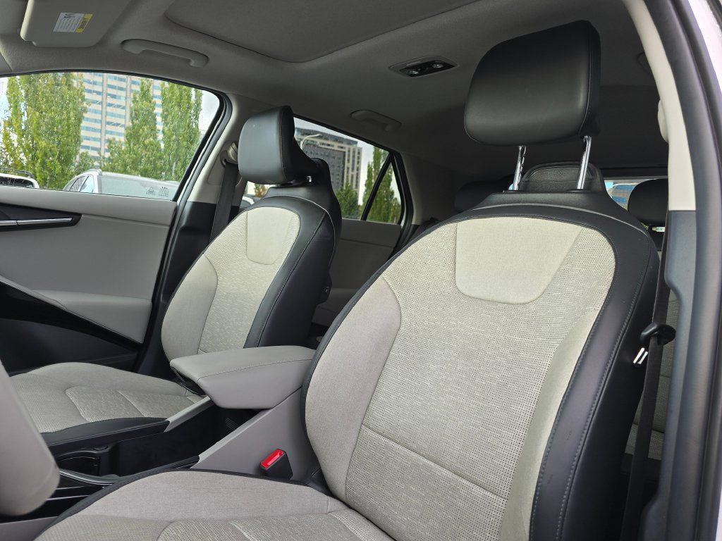 Certified 2023 Kia Niro Wave w/ Wave Preserve Package FWD image 23