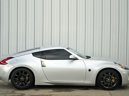 Used 2020 Nissan 370Z Coupe image 40