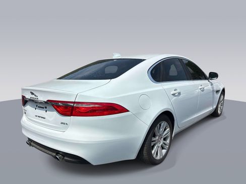 Used 2016 Jaguar XF Premium RWD image 3