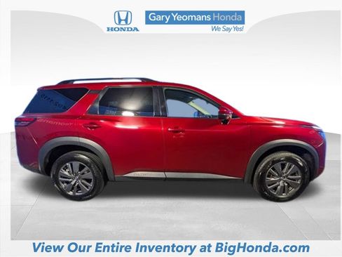 Used 2024 Nissan Pathfinder SV AWD/4WD image 4