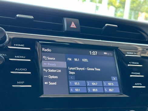 Used 2019 Toyota Camry LE FWD image 17