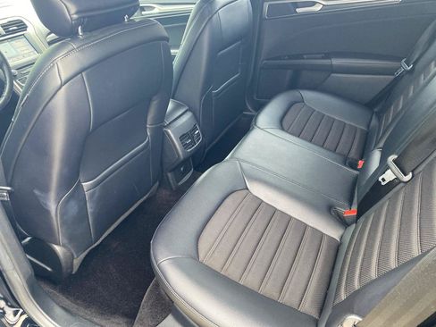 Used 2017 Ford Fusion SE w/ Equipment Group 201A FWD image 13