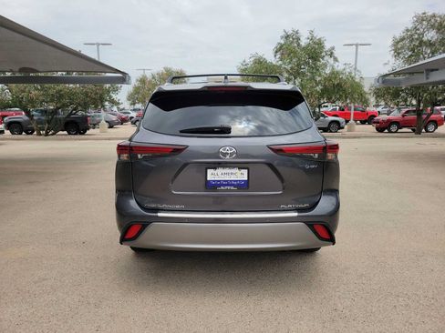 Used 2025 Toyota Highlander Platinum AWD/4WD image 7