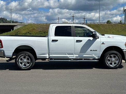 Used 2024 RAM 2500 Big Horn AWD/4WD image 2