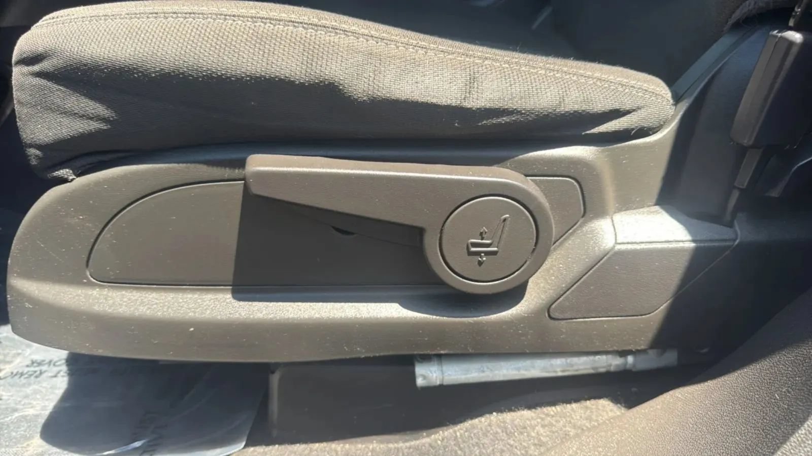 Used 2015 GMC Acadia SLE FWD image 17