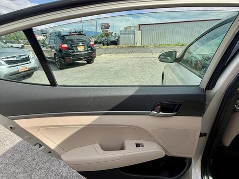 Used 2017 Hyundai Elantra SE FWD image 23