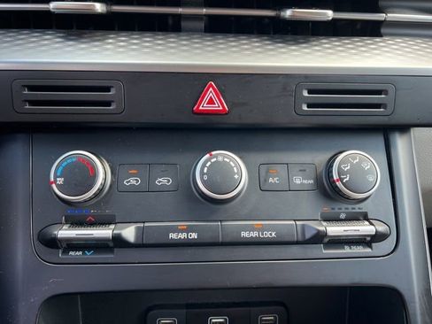 Certified 2024 Kia Carnival LX image 21