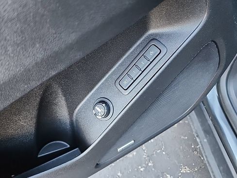 Used 2018 Chevrolet Equinox Premier AWD/4WD image 29
