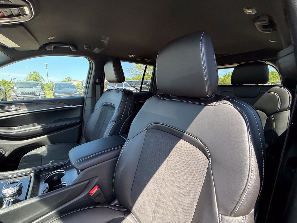 New 2026 Jeep Grand Cherokee Altitude AWD/4WD image 11