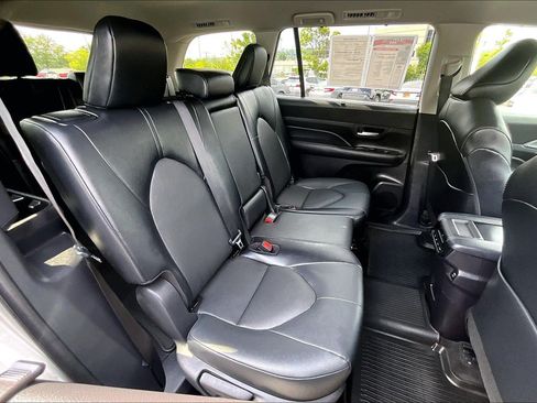 Used 2024 Toyota Grand Highlander AWD image 25