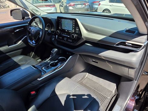 Used 2022 Toyota Highlander Limited image 15