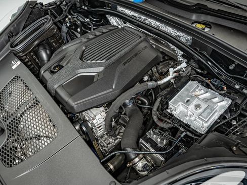 Certified 2026 Porsche Macan AWD/4WD image 44