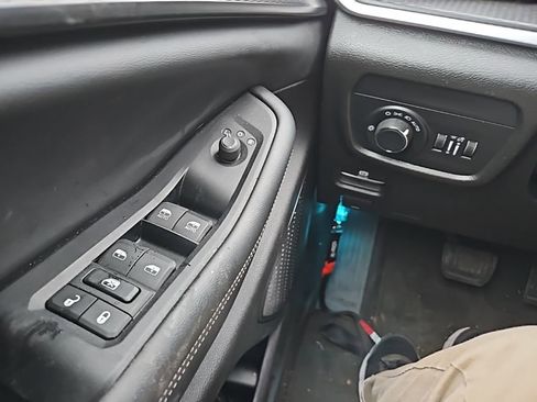 Used 2023 Jeep Grand Cherokee L Laredo image 22