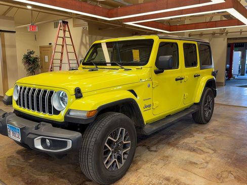 Used 2024 Jeep Wrangler Unlimited Sahara image 2