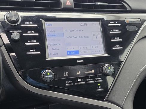 Used 2020 Toyota Camry SE image 15