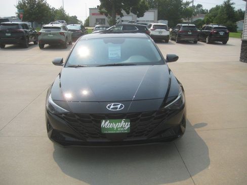 Used 2023 Hyundai Elantra SEL w/ Convenience Package FWD image 3