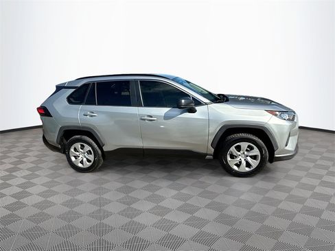 Used 2020 Toyota RAV4 LE image 5