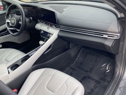 Used 2024 Hyundai Elantra Limited image 10