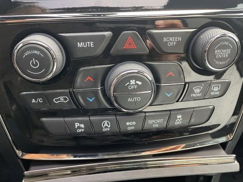 Used 2021 Jeep Grand Cherokee Limited X image 26