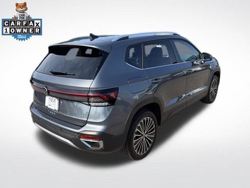 Used 2025 Volkswagen Taos SE FWD image 10