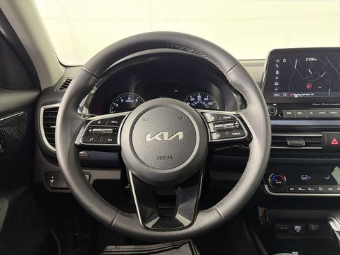 Used 2023 Kia Seltos S w/ Navigation Package image 24