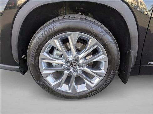 Used 2024 Toyota Highlander Limited image 23