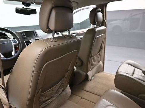 Used 2015 Chrysler Town & Country Touring-L w/ Driver Convenience Group FWD image 21