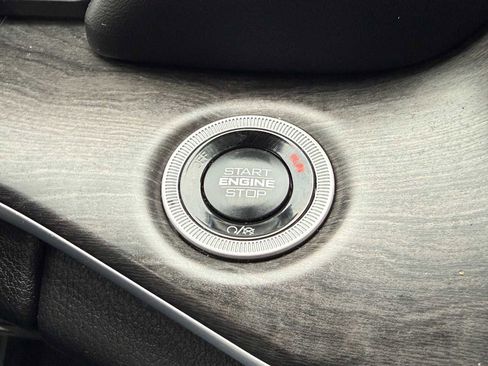 Used 2024 Jeep Grand Cherokee Limited image 31