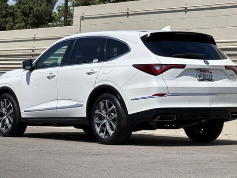 Certified 2023 Acura MDX FWD w/ Technology Package image 3