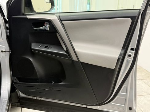 Used 2017 Toyota RAV4 XLE AWD/4WD image 23
