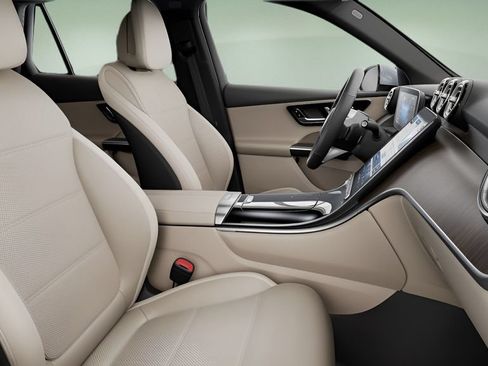 Used 2026 Mercedes-Benz GLC 300 image 39
