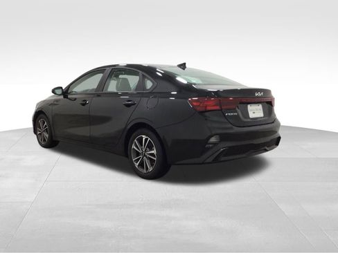 Used 2023 Kia Forte LXS w/ LXS Technology Package image 3