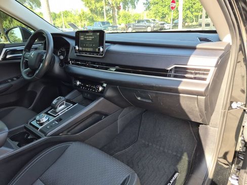 Used 2024 Mitsubishi Outlander ES AWD/4WD image 24