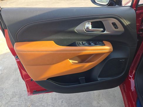 New 2026 Chrysler Pacifica Pinnacle image 22