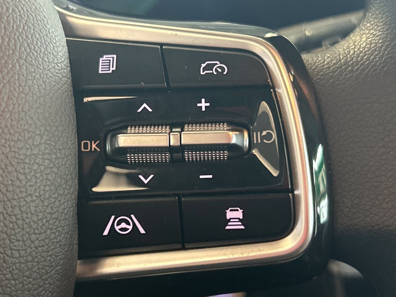 Used 2025 Kia Sorento LX FWD image 22