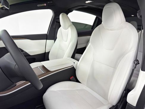 Used 2022 Tesla Model X image 41