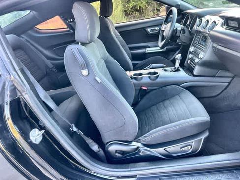Used 2017 Ford Mustang Coupe RWD image 12