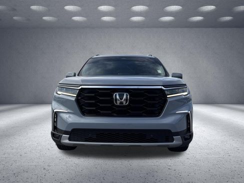Used 2024 Honda Pilot Touring image 2