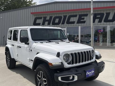 Used 2025 Jeep Wrangler Unlimited Sahara AWD/4WD image 2