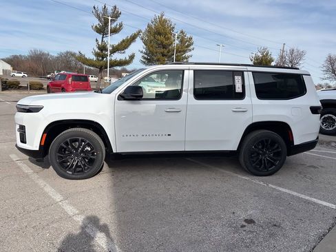 New 2026 Jeep Grand Wagoneer Summit AWD/4WD image 18