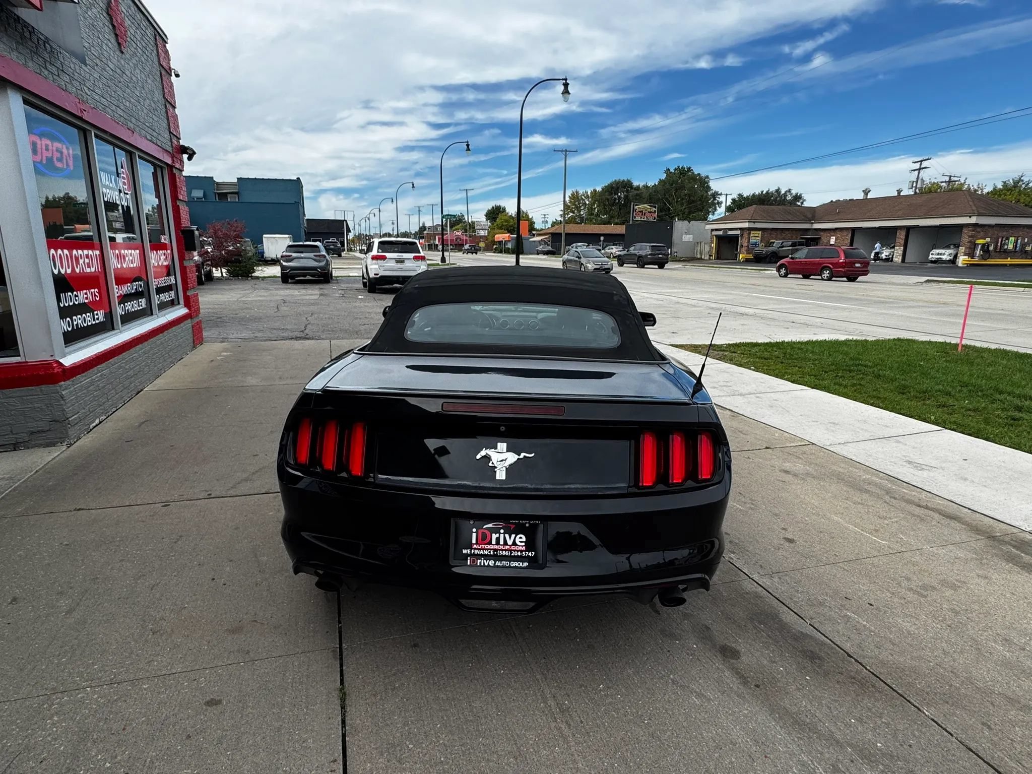 Used 2015 Ford Mustang Convertible w/ Equipment Group 051A RWD image 25