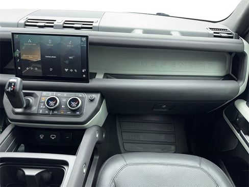 Used 2022 Land Rover Defender 110 SE image 19