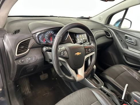Used 2018 Chevrolet Trax LT w/ LT Convenience Package image 18