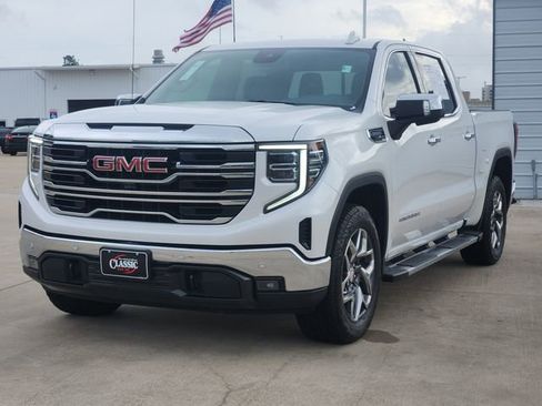 Used 2024 GMC Sierra 1500 SLT RWD image 3